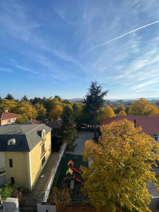 Sunny Spacious Apartment In A Great Location Kazanluk Bagian luar foto
