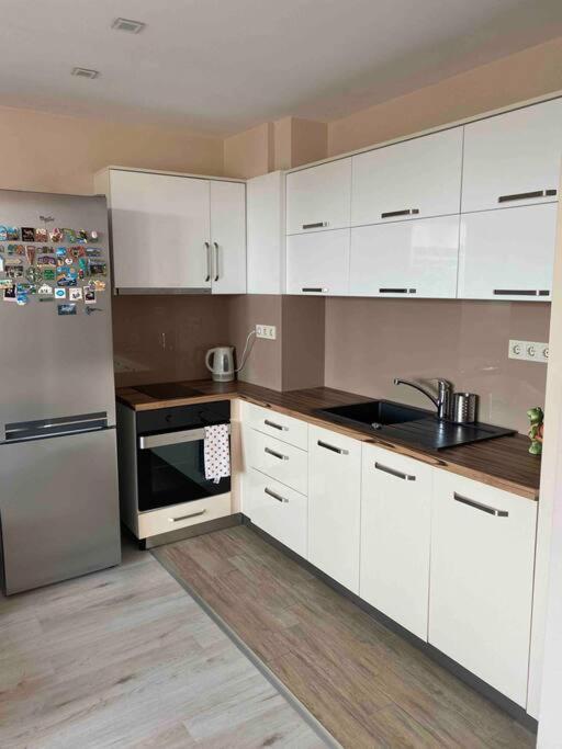 Sunny Spacious Apartment In A Great Location Kazanluk Bagian luar foto