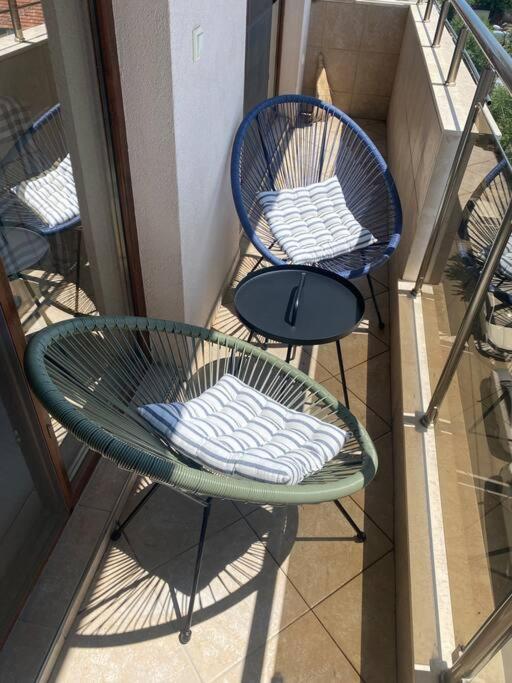 Sunny Spacious Apartment In A Great Location Kazanluk Bagian luar foto